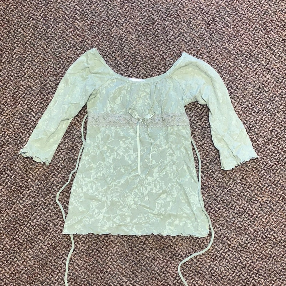 Girls medium mint green shirt 😍